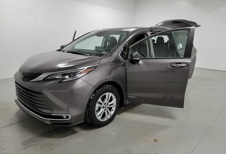 Продам Toyota Sienna Platinum 2021 года в Киеве