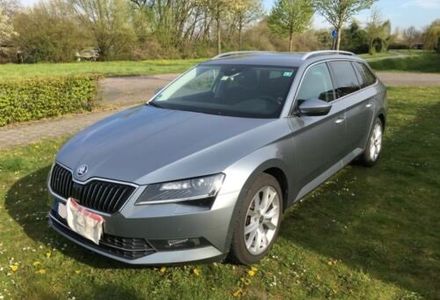 Продам Skoda Superb Combi 2.0 TDI 2017 года в Киеве