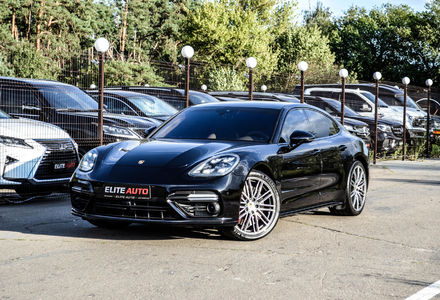 Продам Porsche Panamera Turbo 2017 года в Киеве