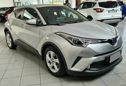 Продам Toyota C-HR Hybrid 2017 года в Киеве