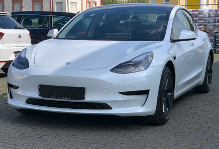 Продам Tesla Model 3 2021 года в Киеве