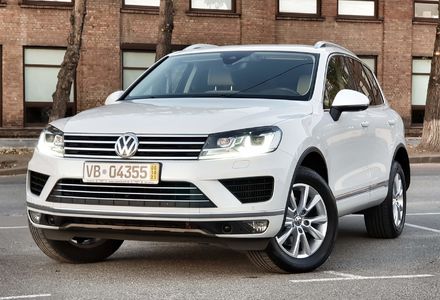 Продам Volkswagen Touareg 2017 года в Киеве