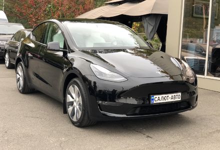 Продам Tesla Model Y  Long Range Dual Motor 2021 года в Киеве