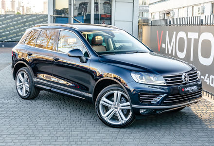 Продам Volkswagen Touareg 3.0 TDI 2016 года в Киеве