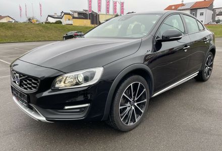 Продам Volvo S60 Cross Country D4 2018 года в Киеве