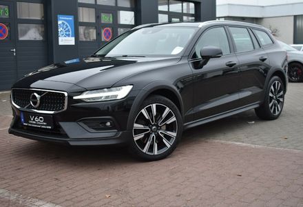 Продам Volvo V60 Cross Country D4 AWD 2019 года в Киеве