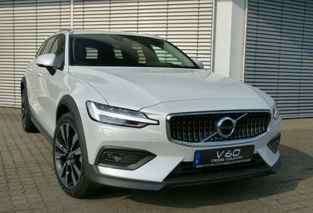 Продам Volvo V60 Cross Country D4 AWD 2020 года в Киеве