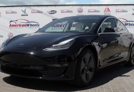 Продам Tesla Model 3 DUAL MOTOR 2018 года в Черновцах