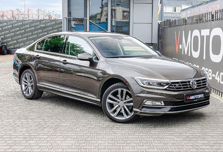 Продам Volkswagen Passat B8 2.0TDI R-Line 2016 года в Киеве