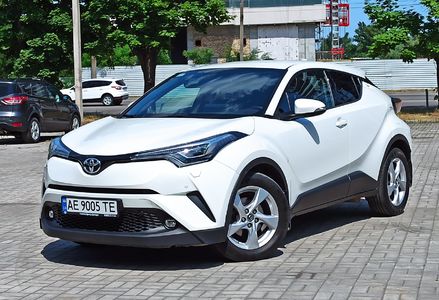 Продам Toyota C-HR Premium 2017 года в Днепре