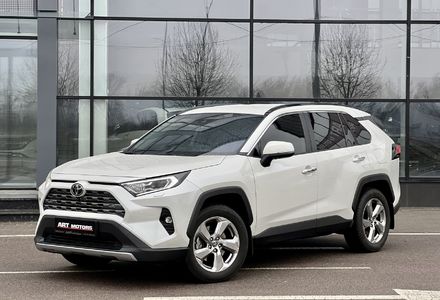 Продам Toyota Rav 4 Premium AWD 2021 года в Киеве