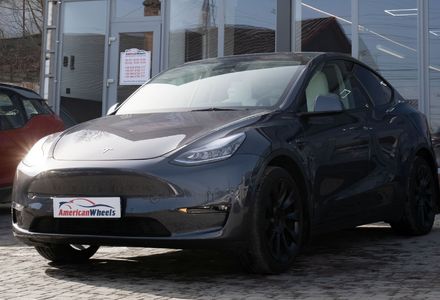 Продам Tesla Model Y LONG RANGE AWD 2021 года в Черновцах