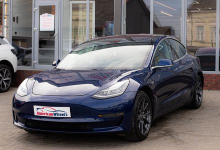 Продам Tesla Model 3 Long Range 2018 года в Черновцах