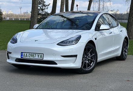 Продам Tesla Model 3 Range Plus 2019 года в Киеве