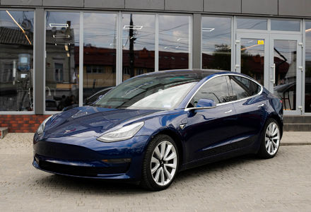 Продам Tesla Model 3 Long Range AWD  2018 года в Черновцах