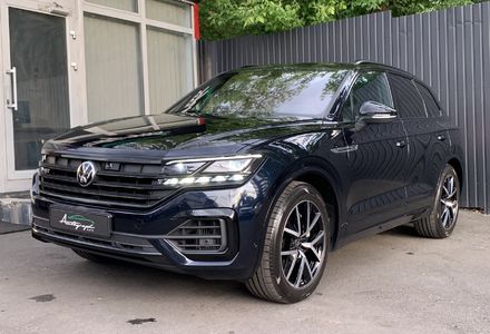 Продам Volkswagen Touareg R-Line 4-motion 2021 года в Киеве