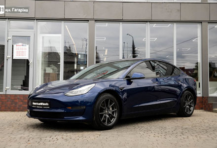 Продам Tesla Model 3 Long Range RearWheelDrive 2018 года в Черновцах