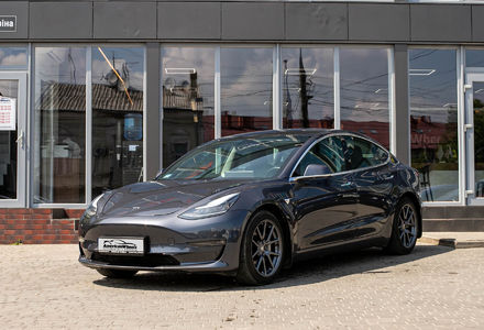 Продам Tesla Model 3 Long Range  Dual Motor 2019 года в Черновцах