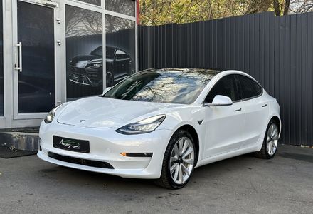 Продам Tesla Model 3 Standart Plus 2019 года в Киеве