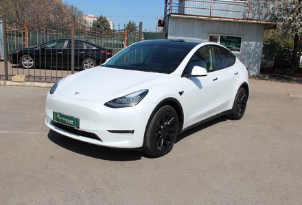 Продам Tesla Model Y Dual Motor 2022 года в Одессе