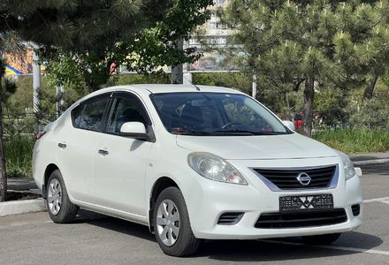 Продам Nissan Versa Automat 2012 года в Одессе