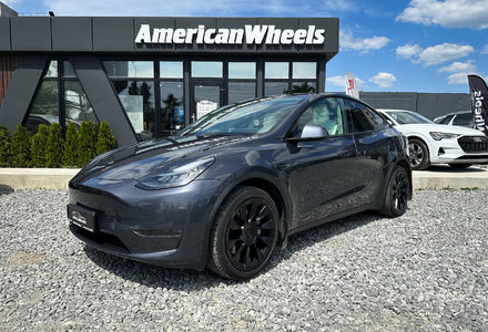 Продам Tesla Model Y LONG RANGE AWD 2021 года в Черновцах