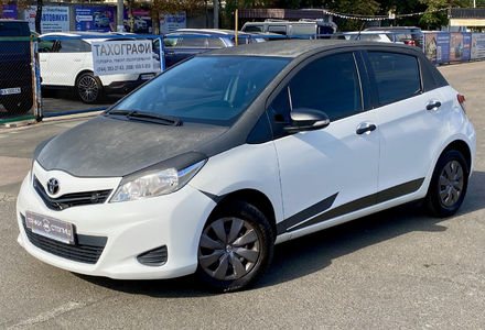 Продам Toyota Yaris 2012 года в Киеве