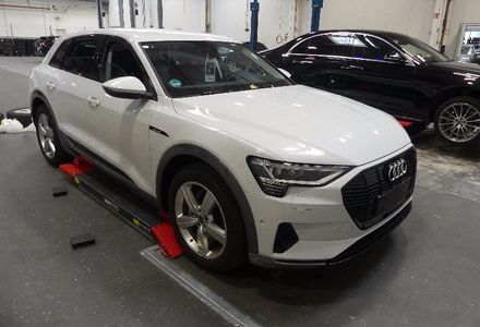 Продам Audi E-Tron  advanced quattro 55 300kW  2022 года в Львове