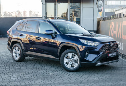 Продам Toyota Rav 4 2.0i FWD 2019 года в Киеве