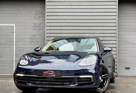 Продам Porsche Panamera 2017 года в Киеве