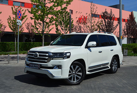 Продам Toyota Land Cruiser 200 2016 года в Киеве