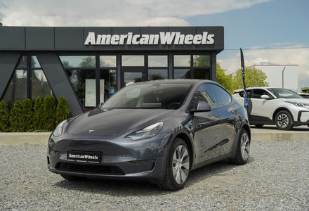 Продам Tesla Model Y Long Range Dual Motor 2020 года в Черновцах