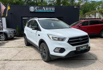 Продам Ford Kuga 2017 года в Черновцах