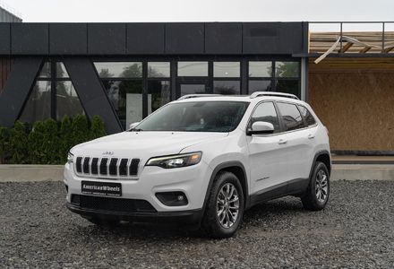 Продам Jeep Cherokee Latitude Plus 2019 года в Черновцах