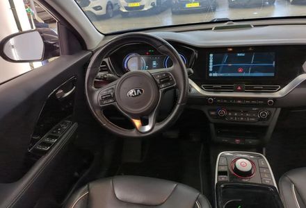 Продам Kia Niro Kia Niro e-Niro 64kWh Executiv 2020 года в Львове