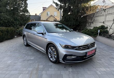 Продам Volkswagen Passat B8 R-Line 4*4 200к.с  2021 года в Житомире
