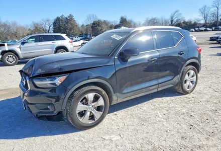 Продам Volvo XC60 XC40, T5 Momentum 2021 года в Киеве