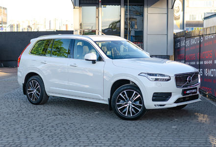 Продам Volvo XC90 Momentum AWD 2019 года в Киеве