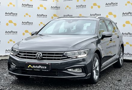 Продам Volkswagen Passat B8 RLine 2021 года в Луцке