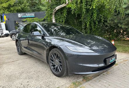 Продам Tesla Model 3 82.5 кВ 2025 года в Черновцах