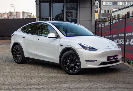 Продам Tesla Model Y Long Range 2022 года в Киеве