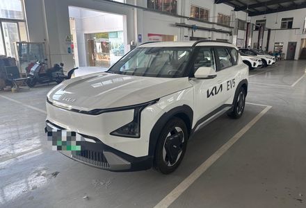 Продам Kia EV6 EV5 Land Edition 64 KW 2023 года в Львове
