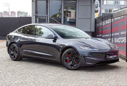 Продам Tesla Model 3 Performance 2024 года в Киеве