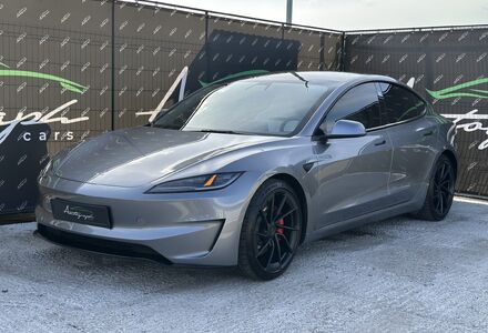 Продам Tesla Model 3 Perfomance 2024 року у Києві