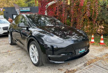 Продам Tesla Model Y 2023 року у Чернівцях