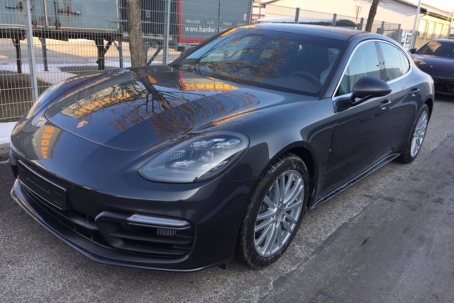 Продам Porsche Panamera 4S 2017 года в Киеве