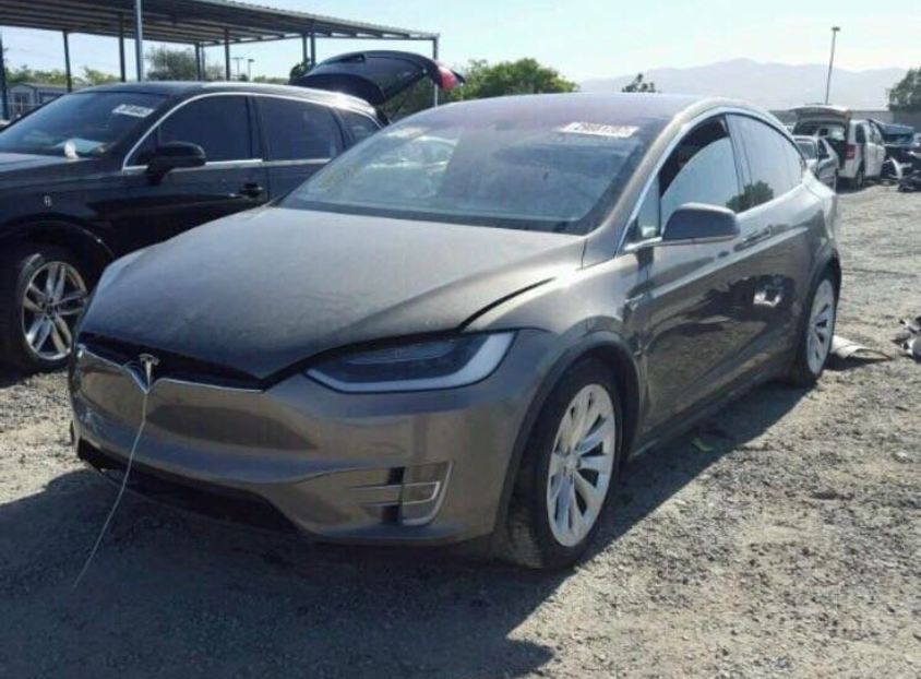 Продам Tesla Model X P90D 2017 года в Днепре