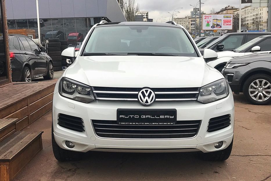 Продам Volkswagen Touareg Life 2012 года в Киеве