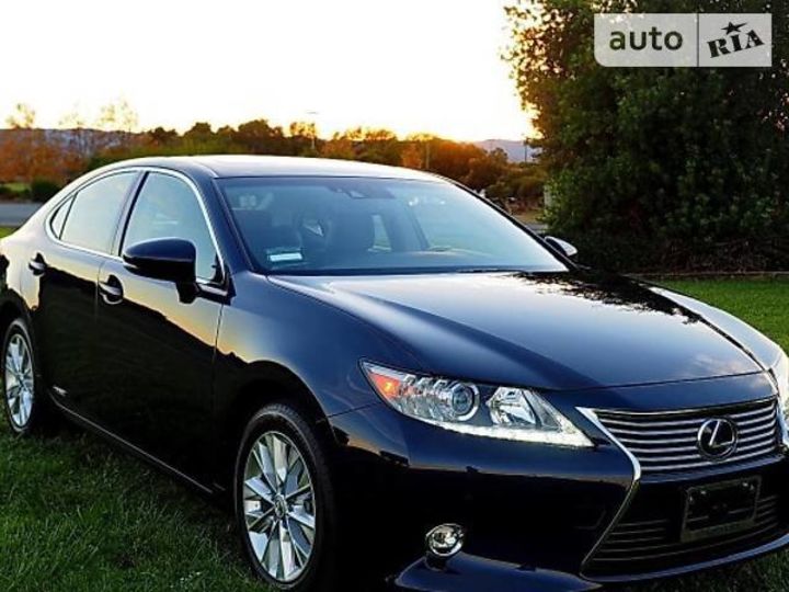 Продам Lexus ES 300  HYBRID 2015 года в Одессе
