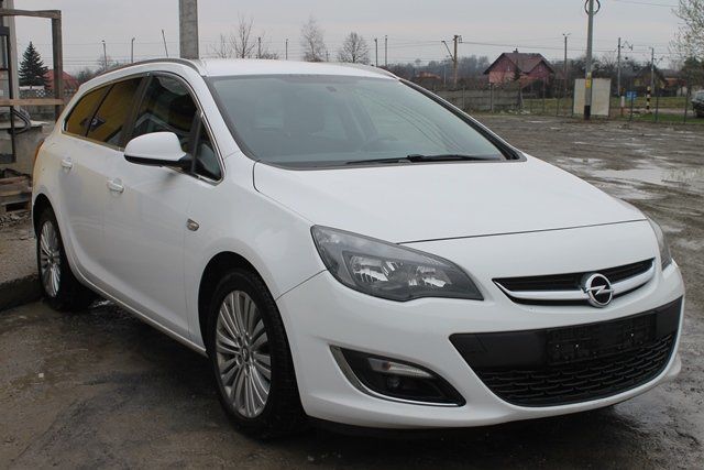 Продам Opel Astra J 2013 года в Львове